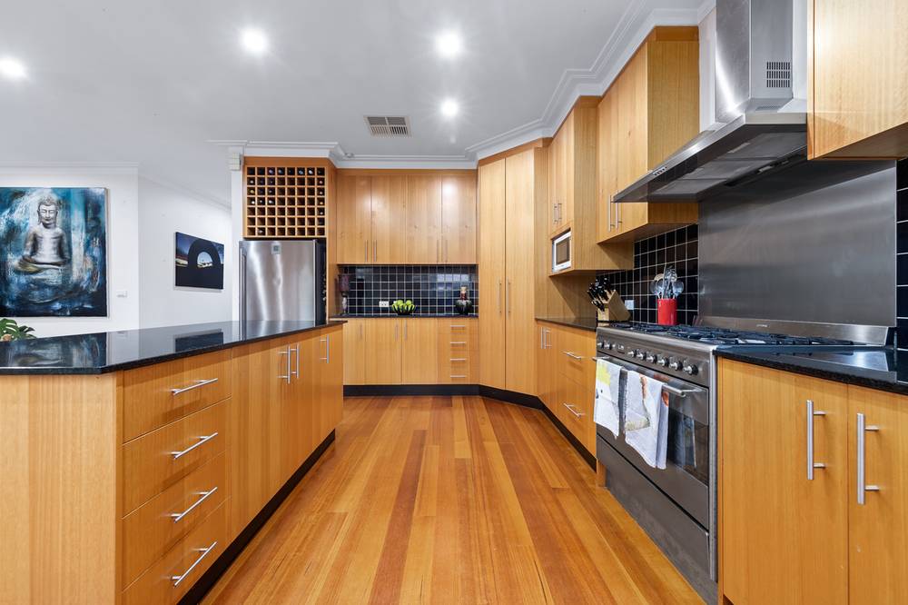 16 Neville Street, BOX HILL SOUTH, VIC 3128