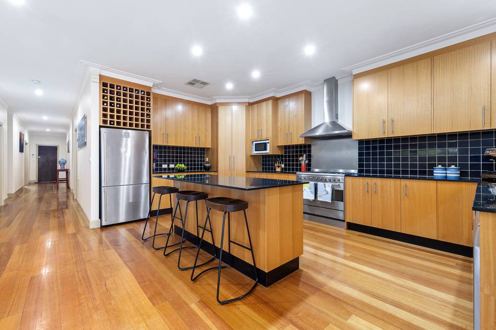 16 Neville Street, BOX HILL SOUTH, VIC 3128