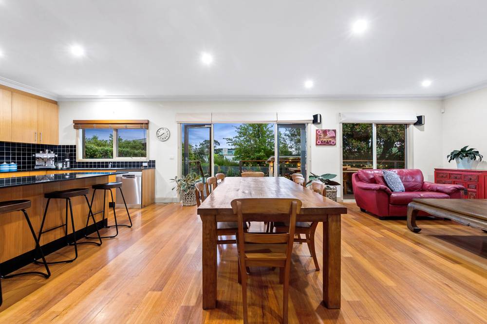 16 Neville Street, BOX HILL SOUTH, VIC 3128