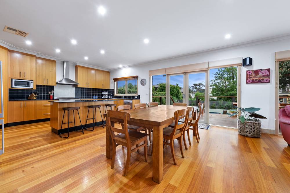 16 Neville Street, BOX HILL SOUTH, VIC 3128