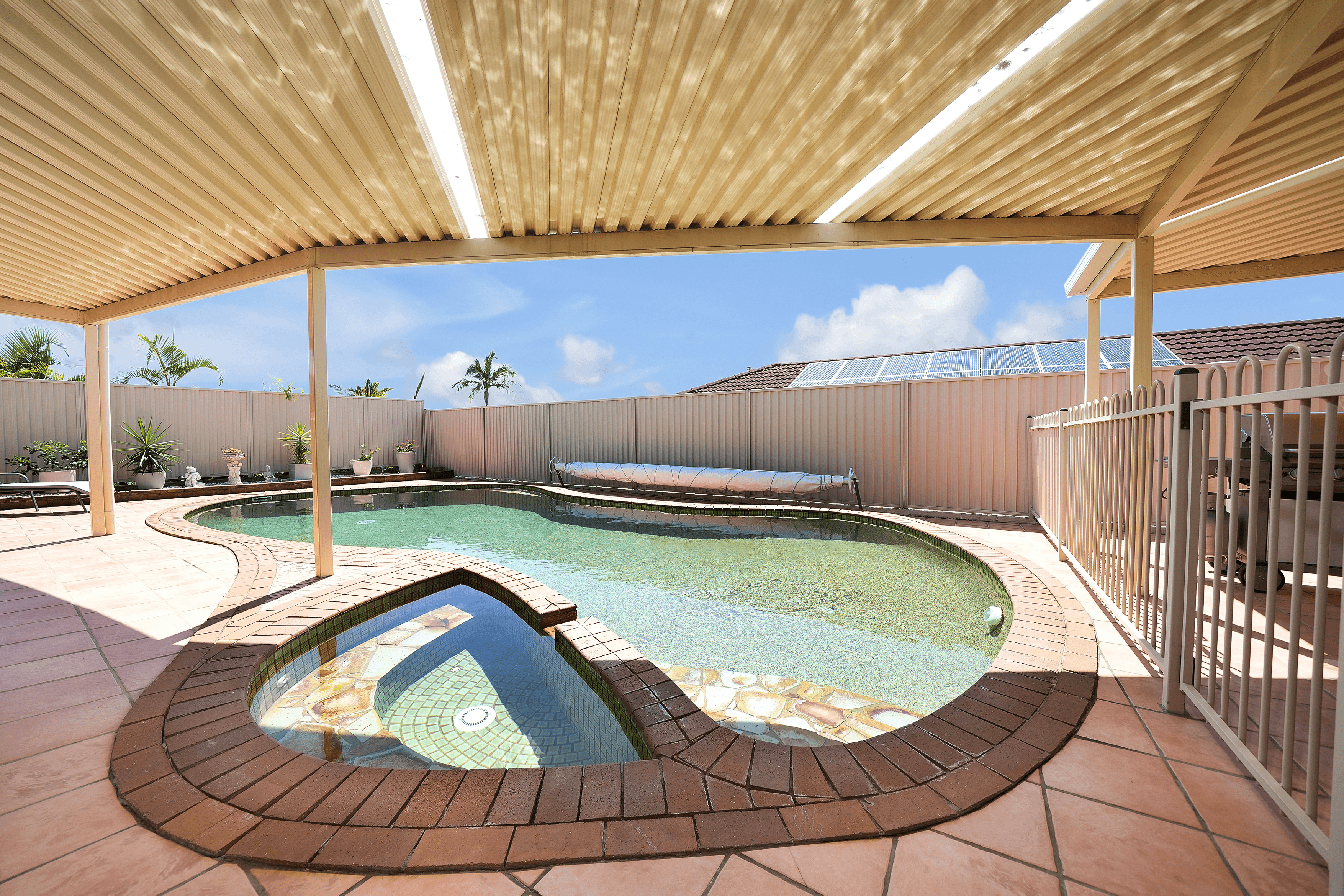 15 Hagman Street, Stafford Heights, QLD 4053