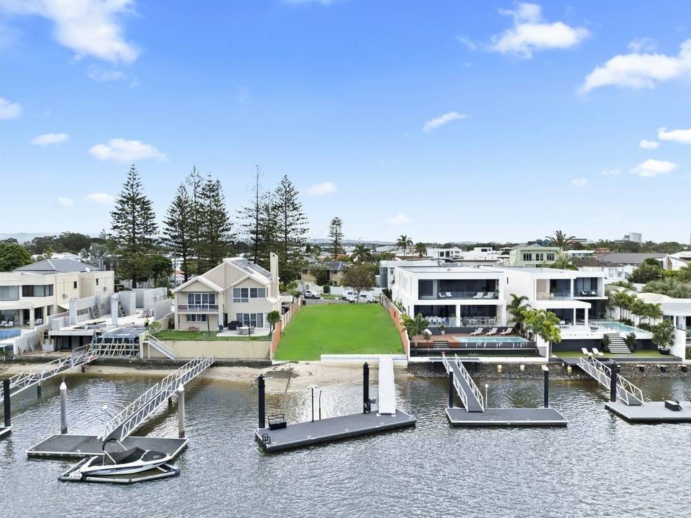 27 The Promenade, Isle Of Capri, QLD 4217