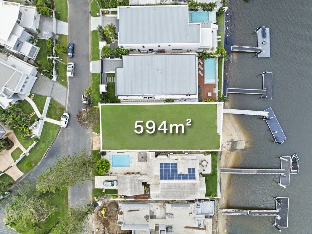 27 The Promenade, Isle Of Capri, QLD 4217