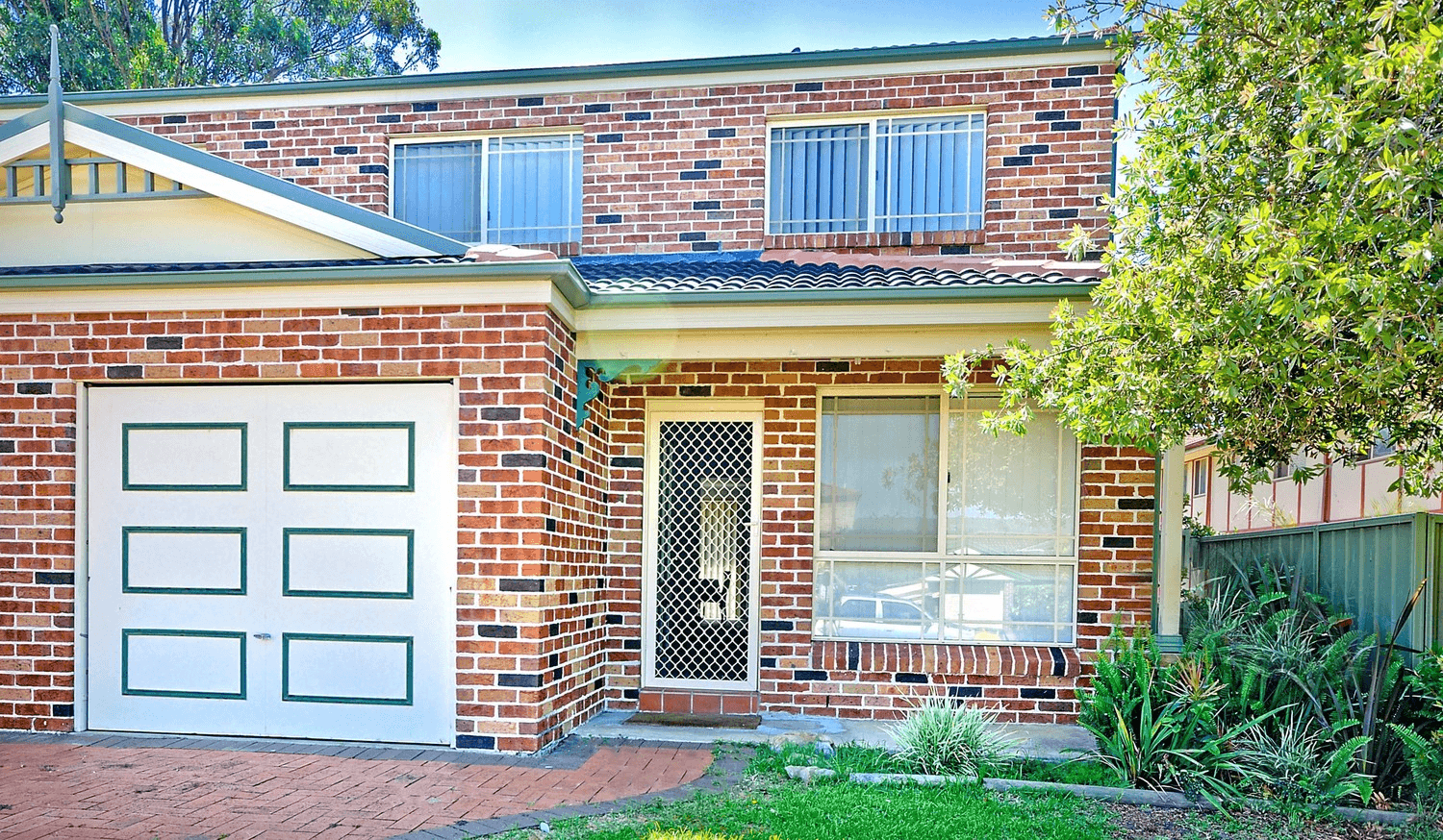 2/42 Luttrell Street, Glenmore Park, NSW 2745