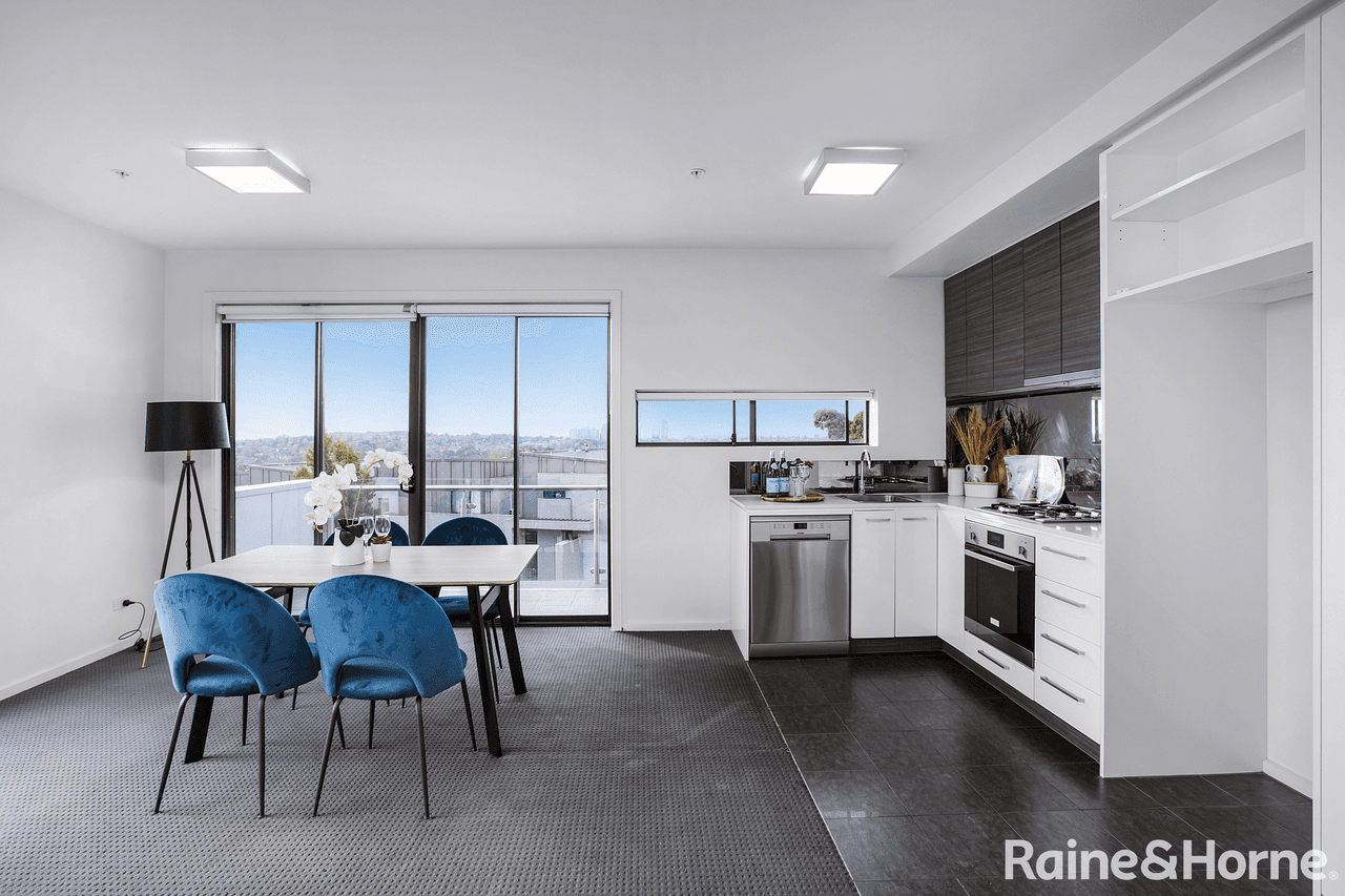 215/8 YARRA BING Crescent, BURWOOD, VIC 3125