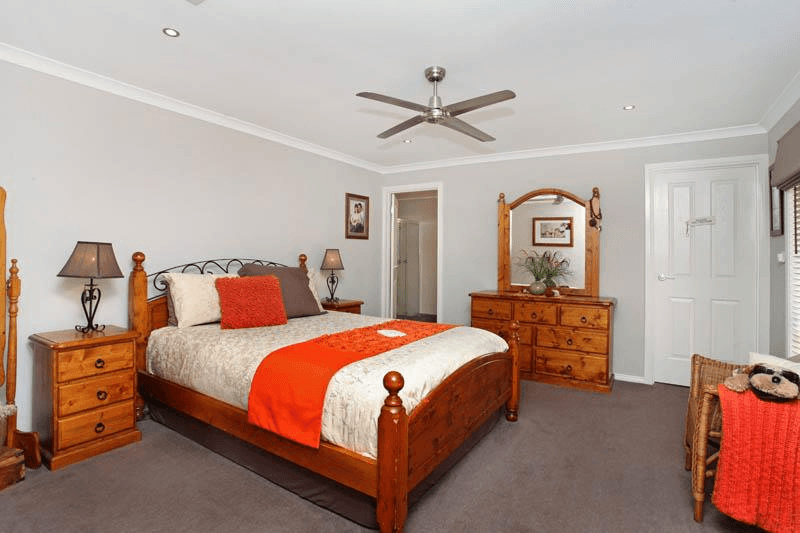 123 Phillip Drive, SUNBURY, VIC 3429