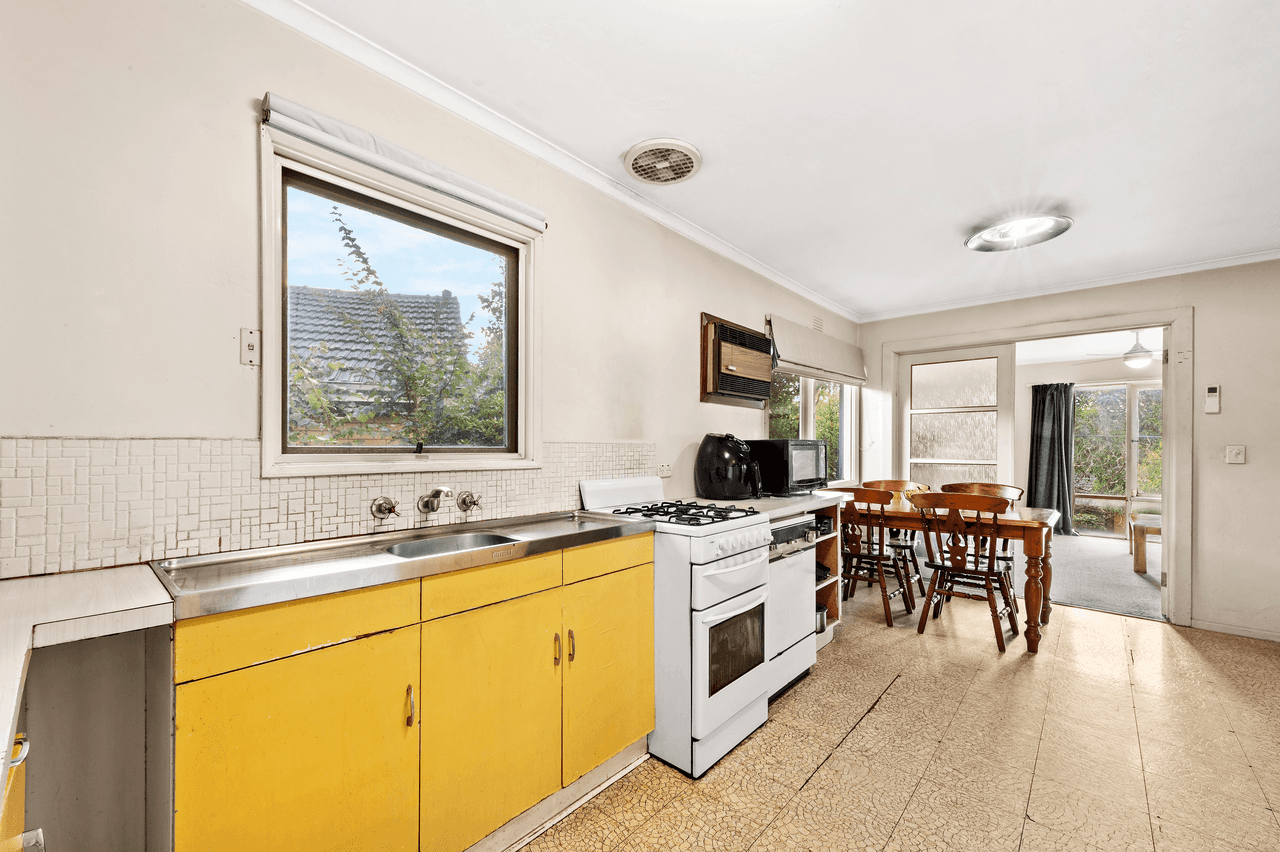 4 Jonathan Avenue, BURWOOD EAST, VIC 3151