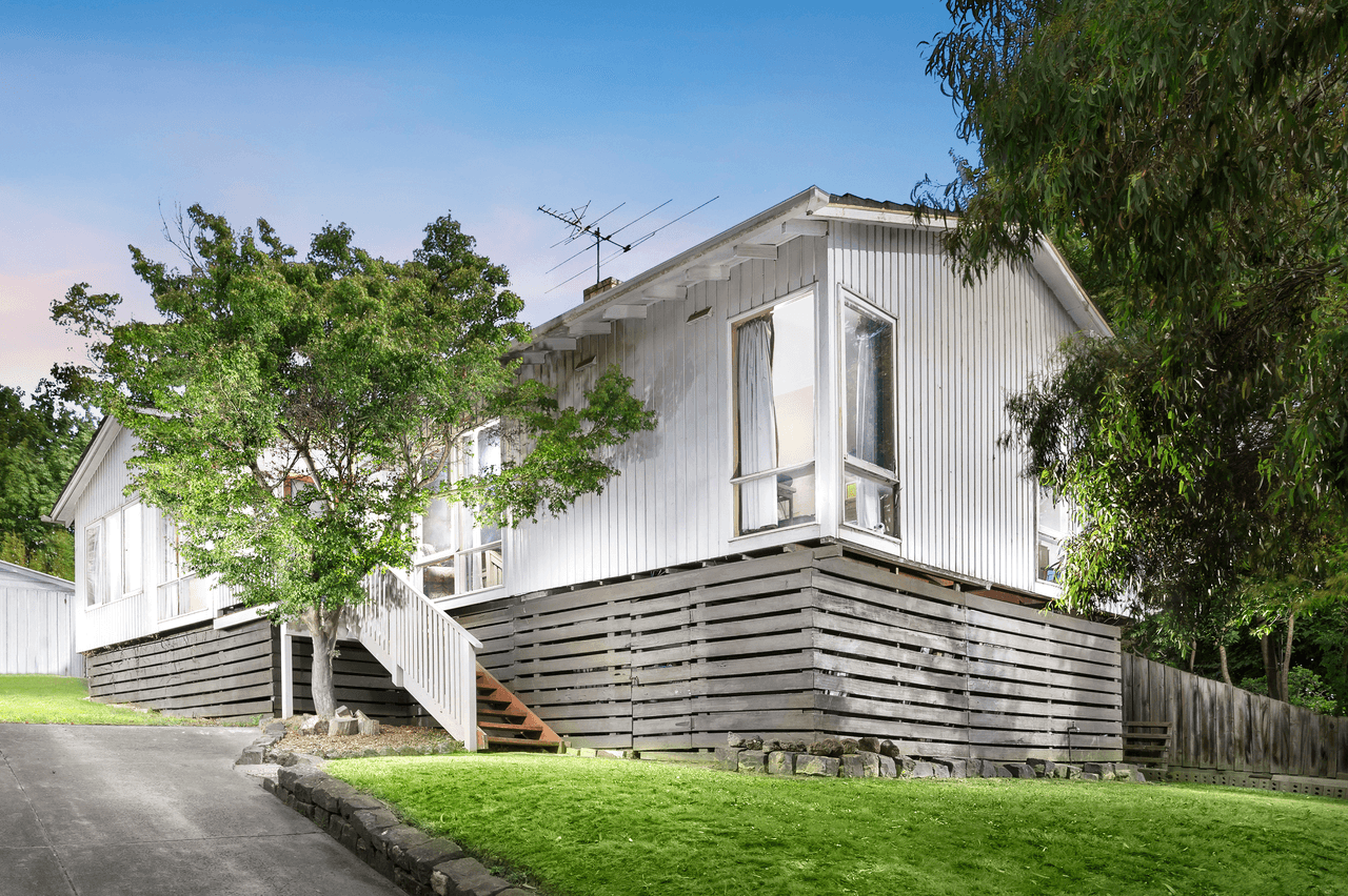 4 Jonathan Avenue, BURWOOD EAST, VIC 3151