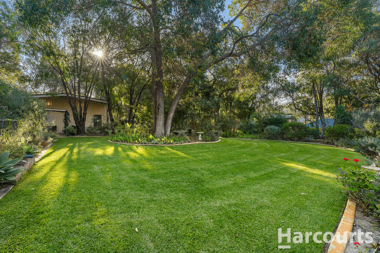 4 Crescent Drive, BOUVARD, WA 6211