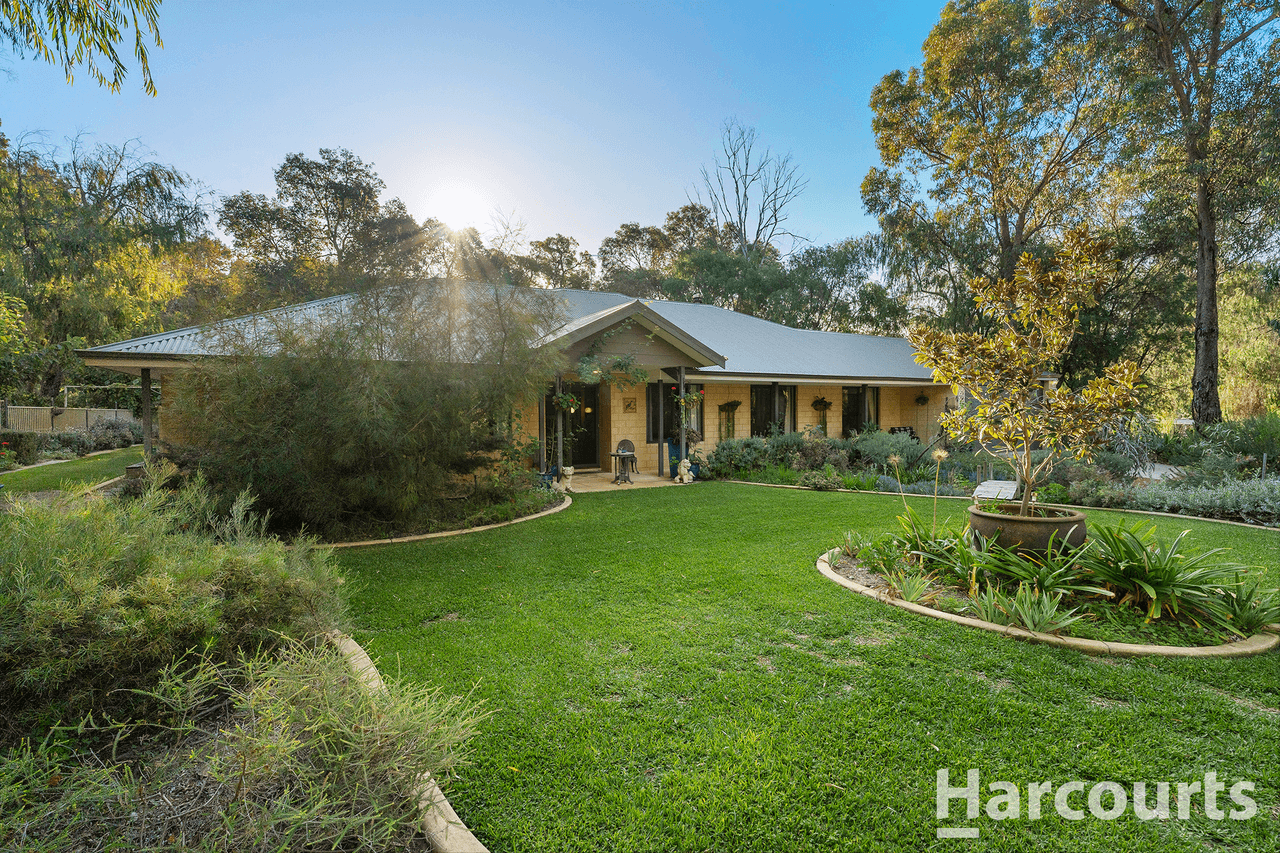 4 Crescent Drive, BOUVARD, WA 6211