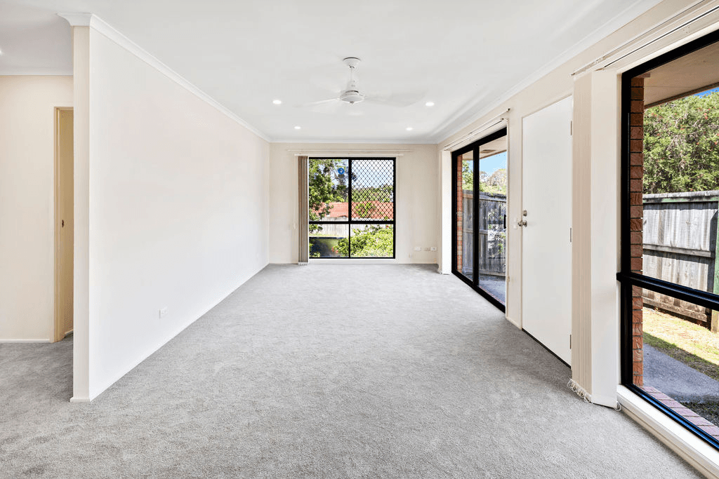 1/8 Botanical Drive, LABRADOR, QLD 4215