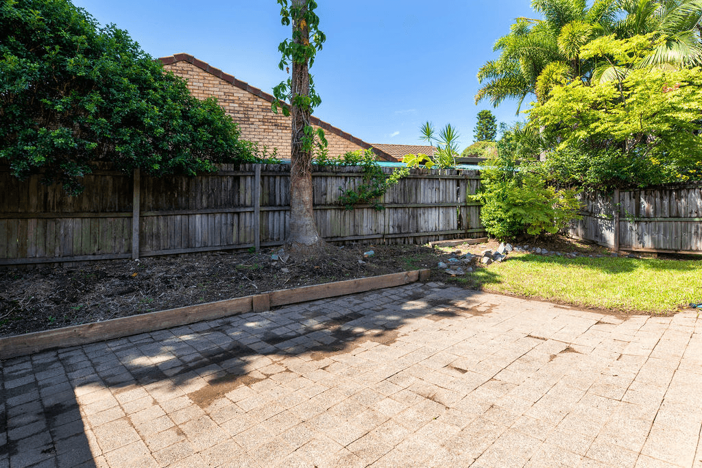 1/8 Botanical Drive, LABRADOR, QLD 4215