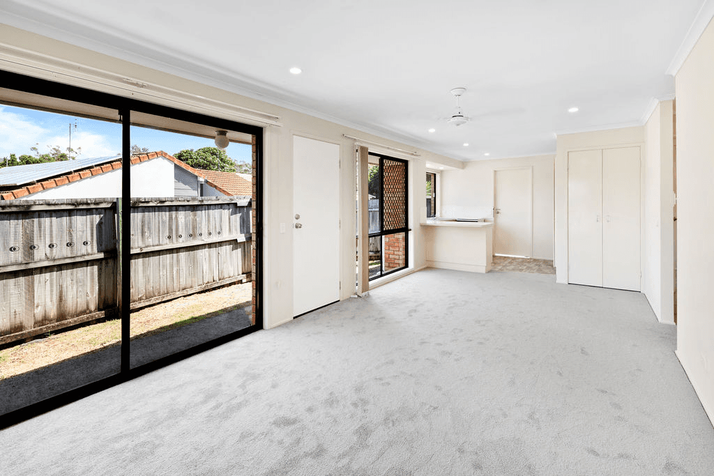 1/8 Botanical Drive, LABRADOR, QLD 4215