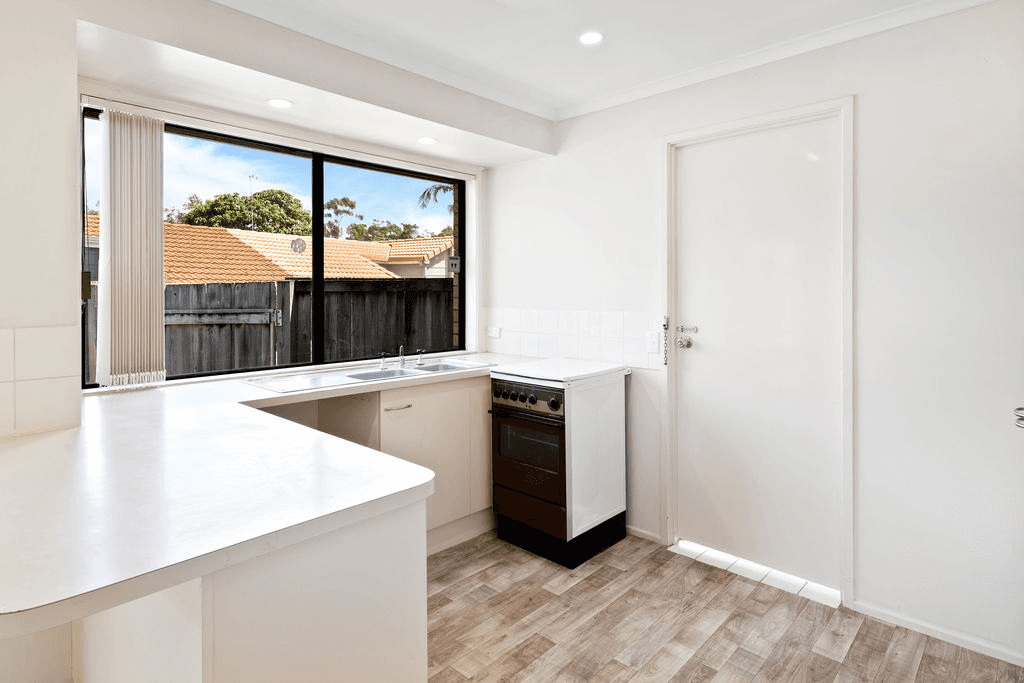 1/8 Botanical Drive, LABRADOR, QLD 4215
