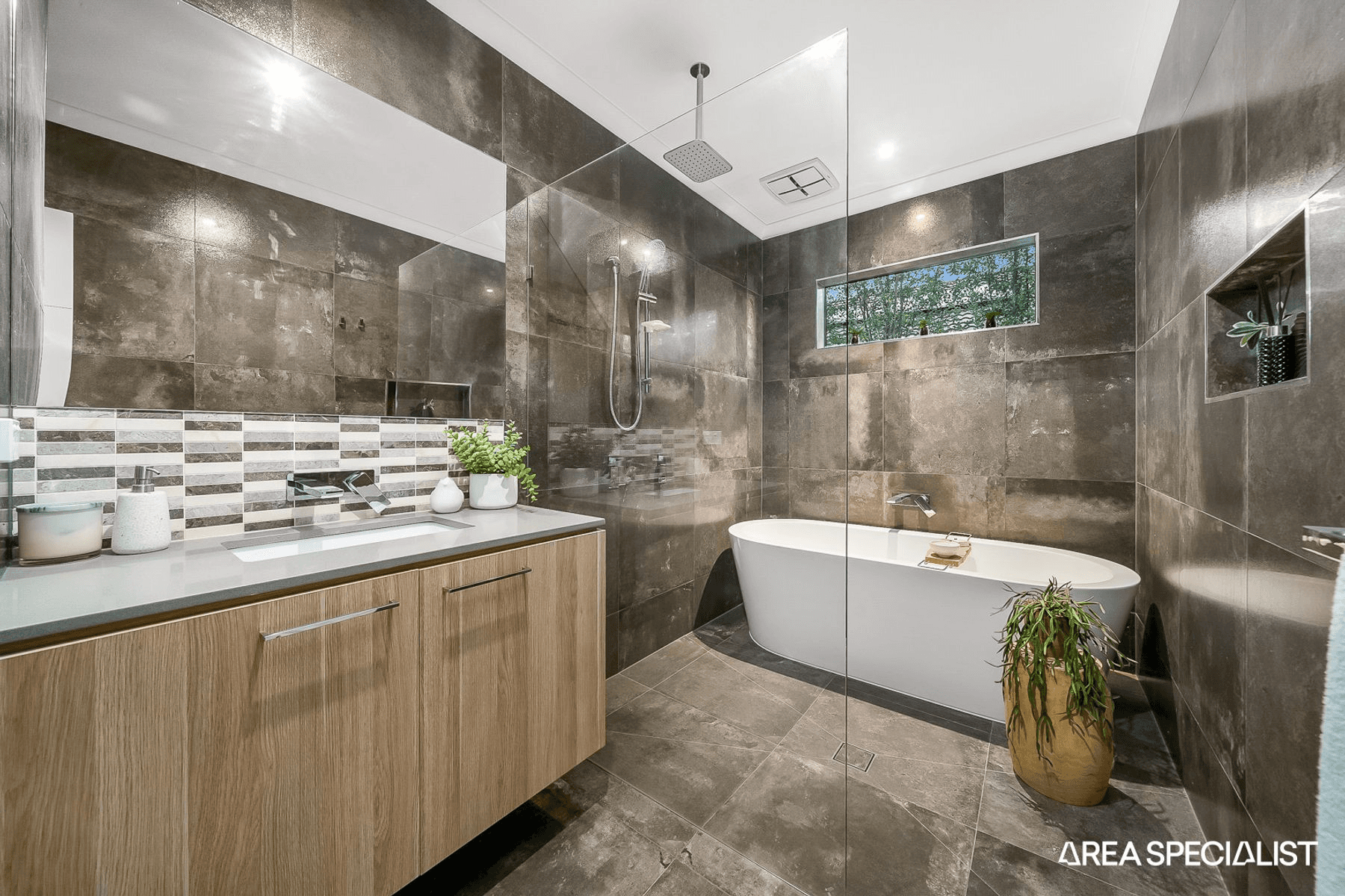 31 Flagstaff Crescent, Clyde North, VIC 3978