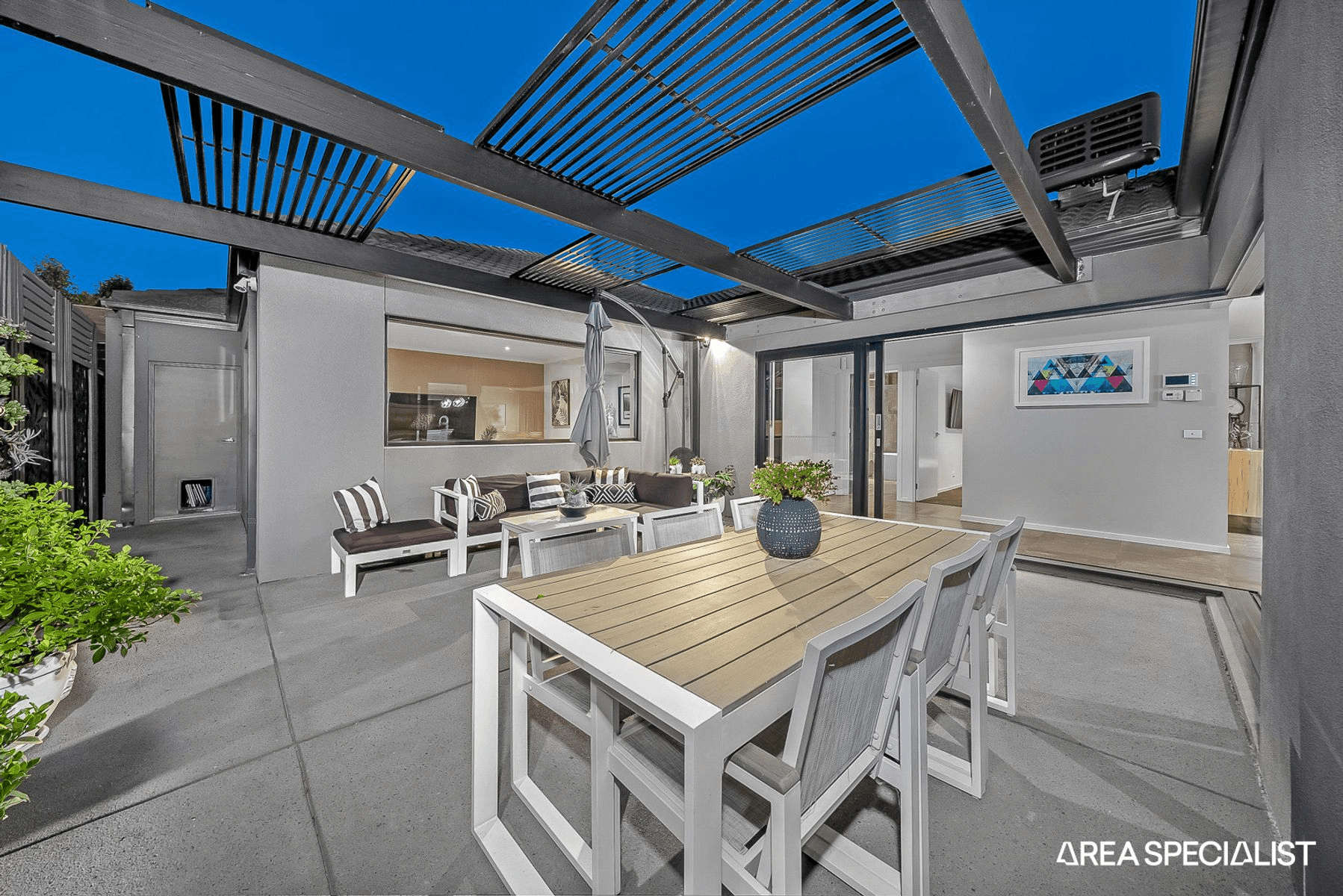 31 Flagstaff Crescent, Clyde North, VIC 3978