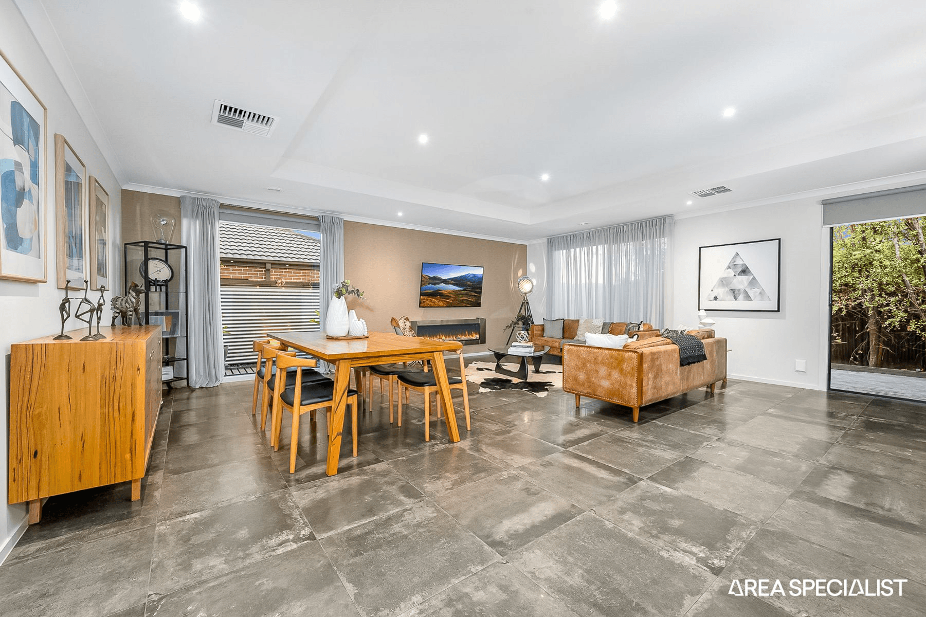 31 Flagstaff Crescent, Clyde North, VIC 3978