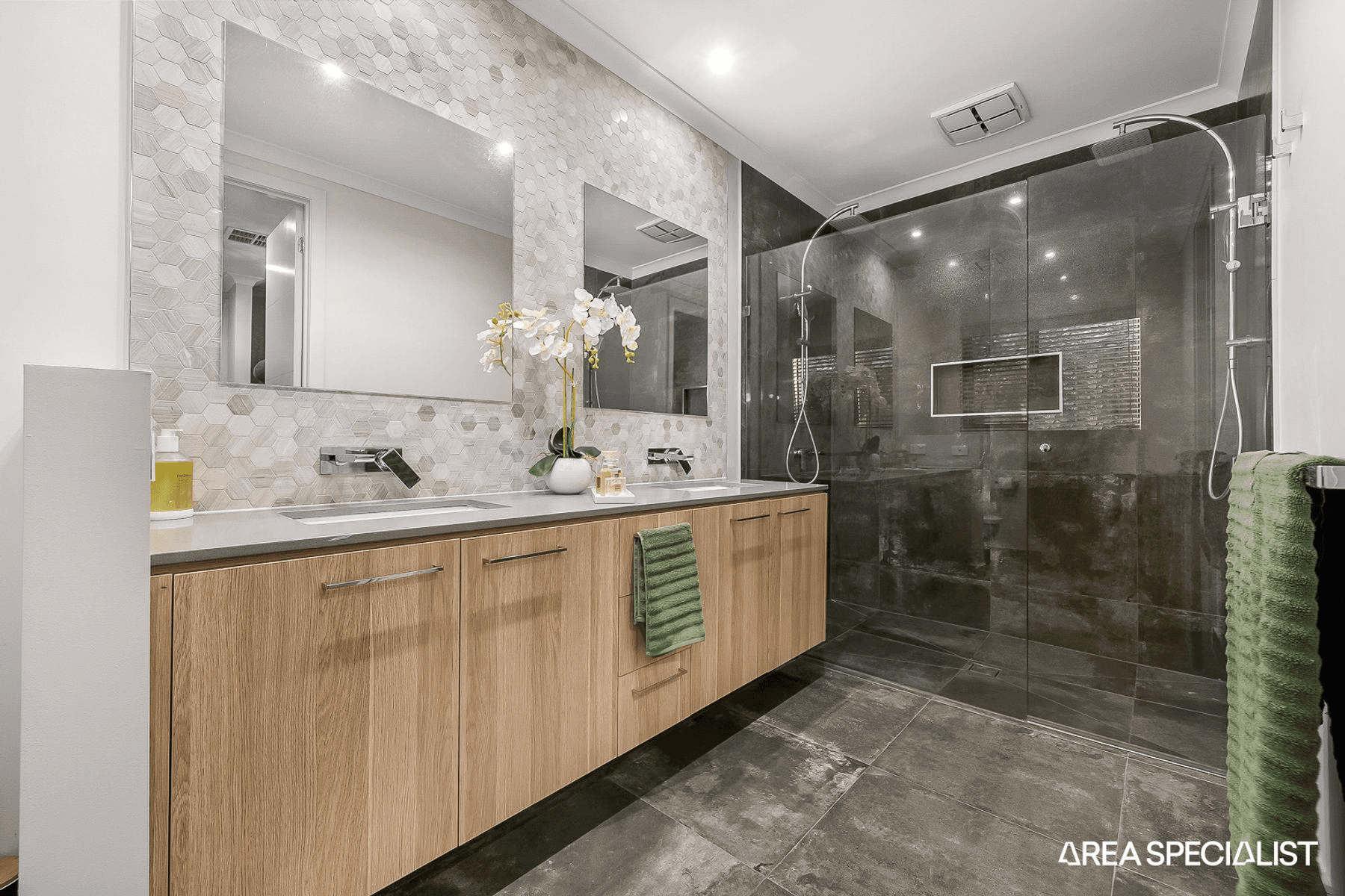 31 Flagstaff Crescent, Clyde North, VIC 3978