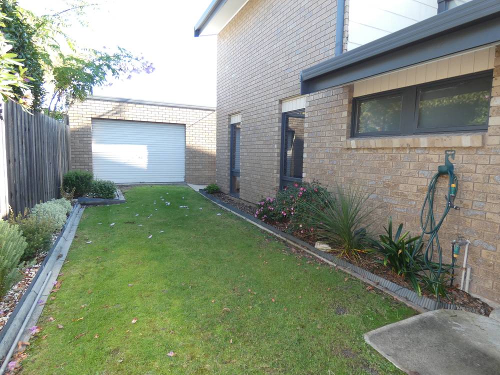 8 Endeavour Ct, Lakes Entrance, VIC 3909