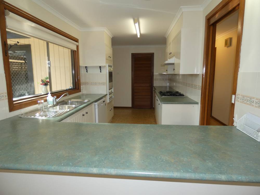 8 Endeavour Ct, Lakes Entrance, VIC 3909