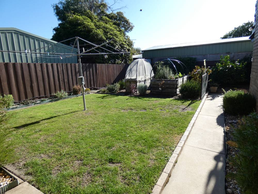 8 Endeavour Ct, Lakes Entrance, VIC 3909