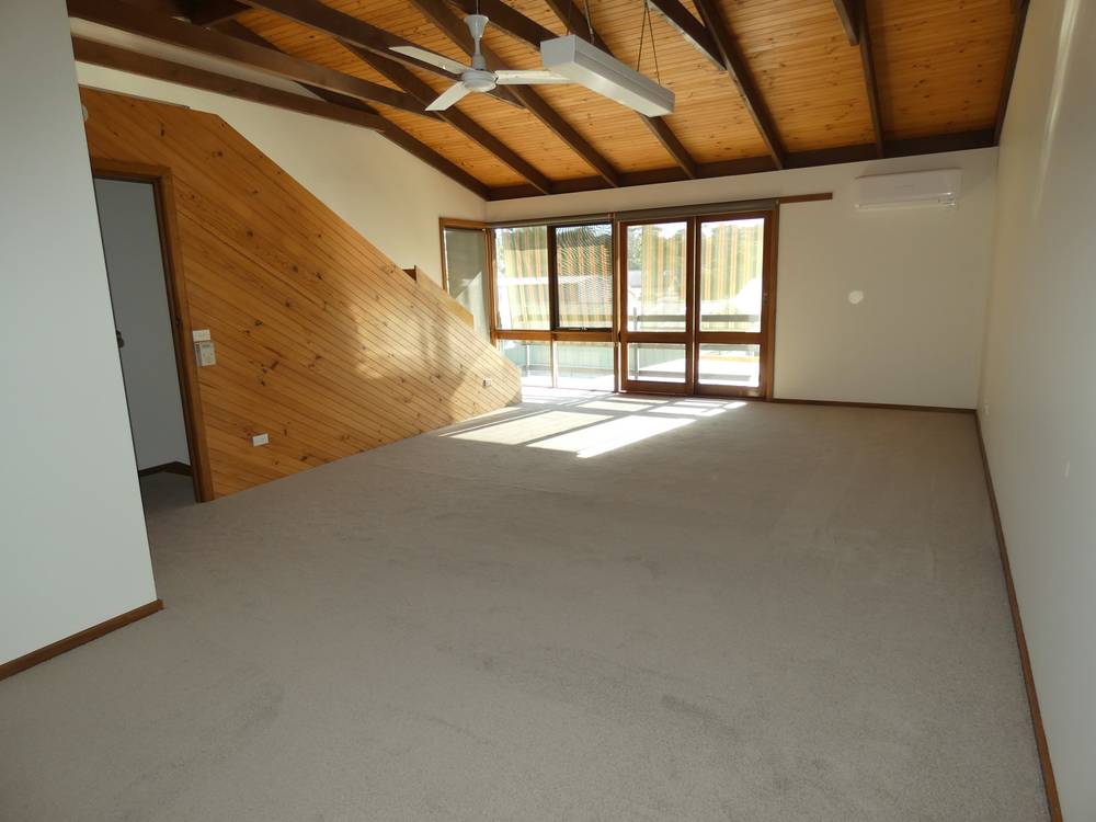 8 Endeavour Ct, Lakes Entrance, VIC 3909