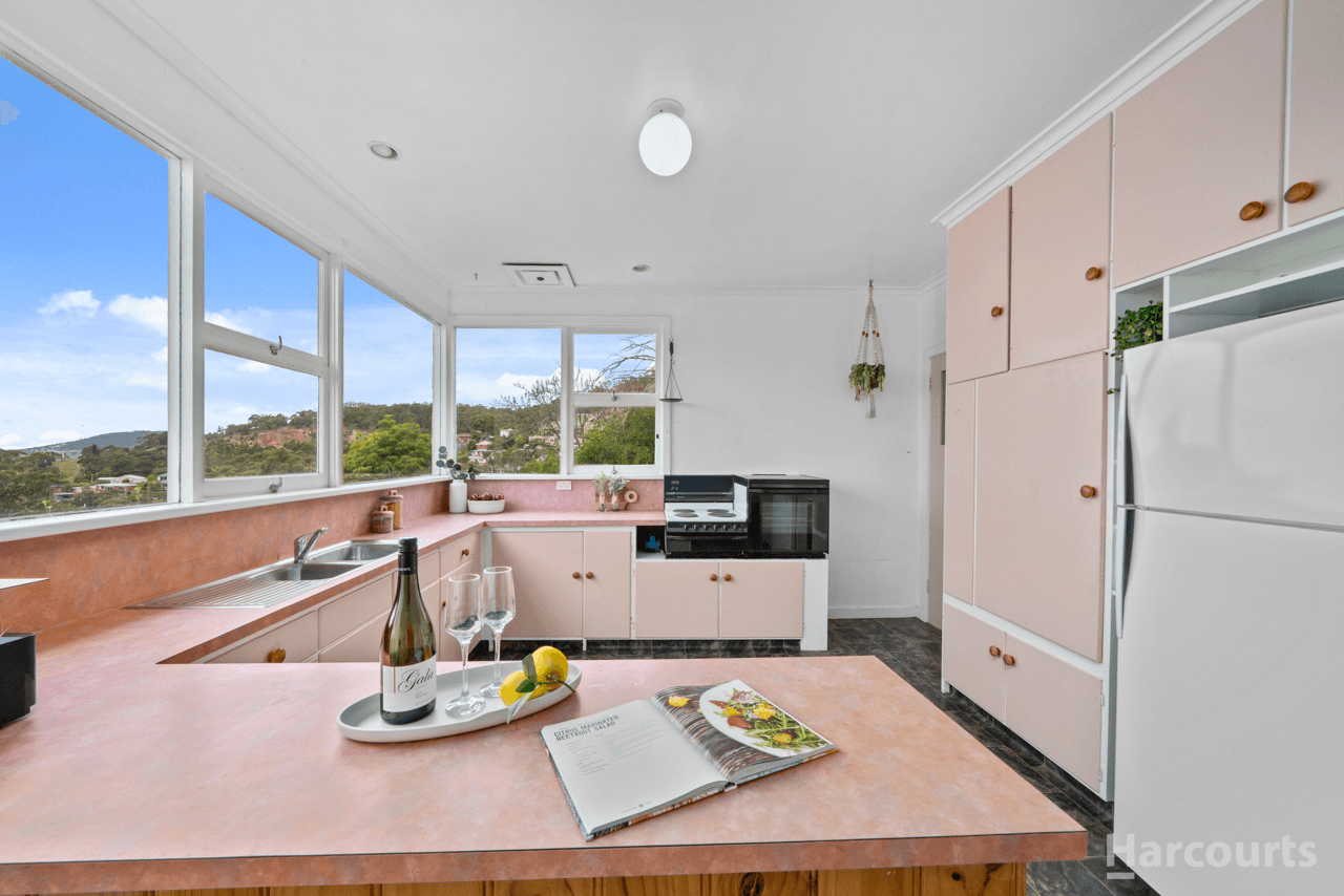 104 Gillon Crescent, MOUNT STUART, TAS 7000