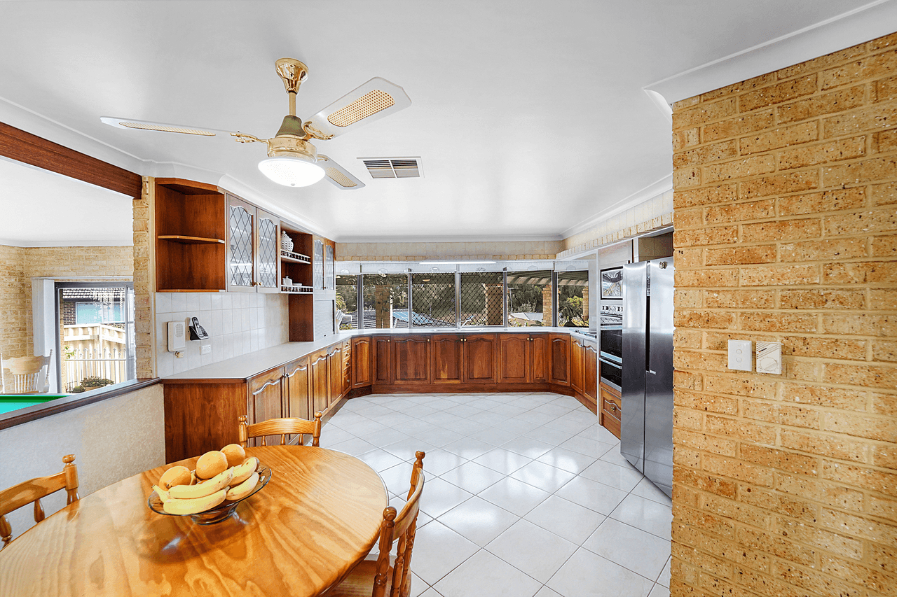 4 Georges Close, KALLAROO, WA 6025