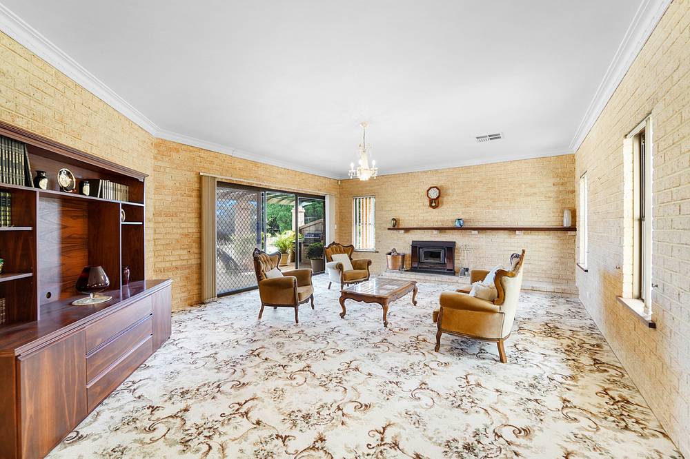 4 Georges Close, KALLAROO, WA 6025