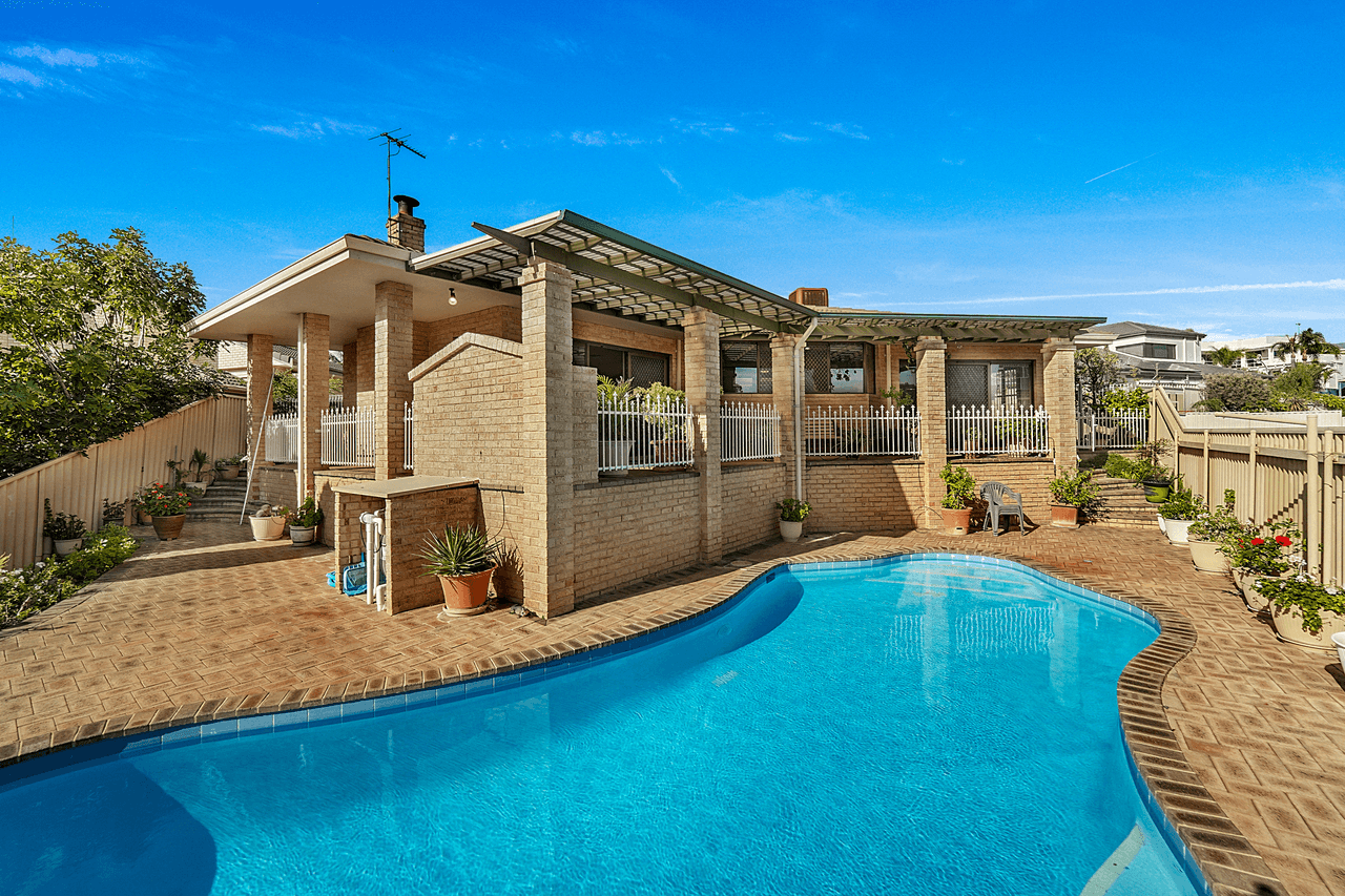 4 Georges Close, KALLAROO, WA 6025