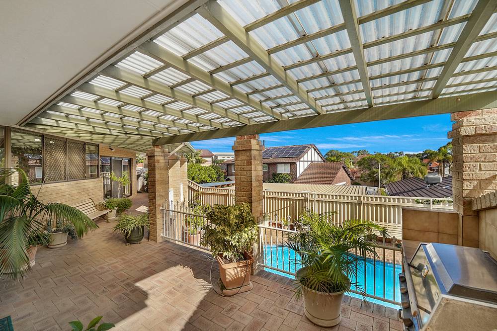 4 Georges Close, KALLAROO, WA 6025