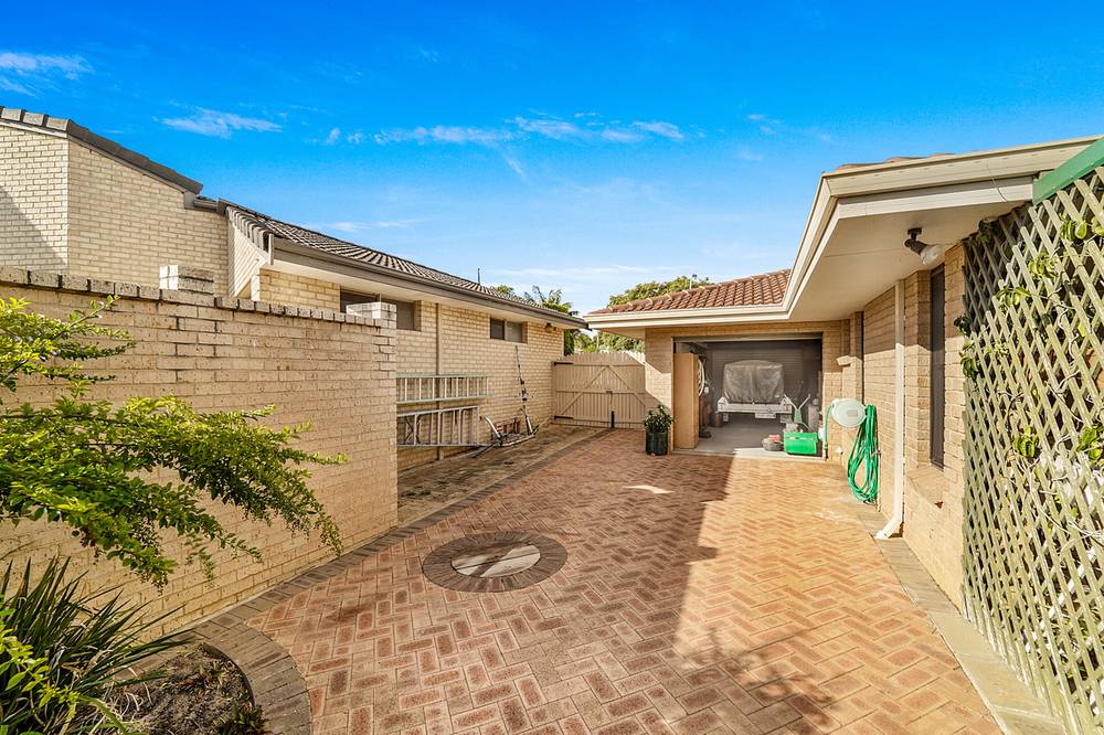 4 Georges Close, KALLAROO, WA 6025