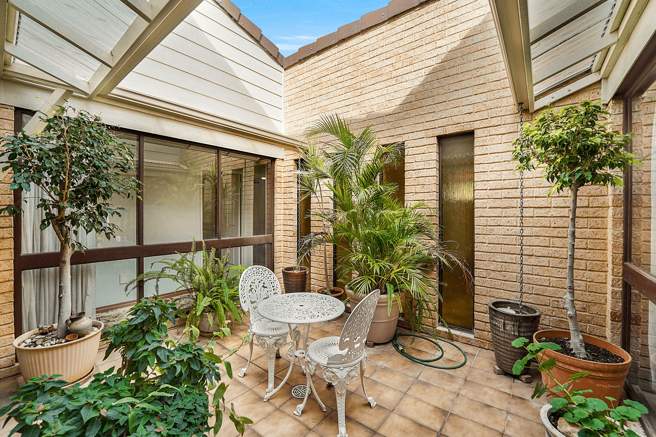 4 Georges Close, KALLAROO, WA 6025