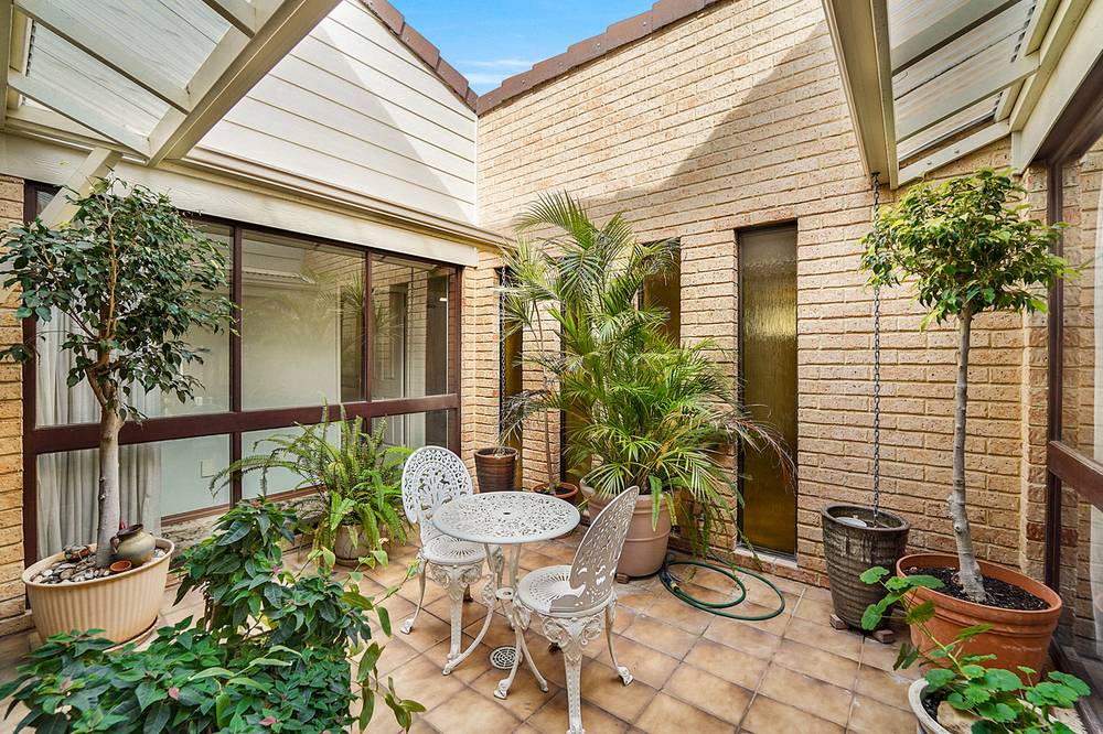 4 Georges Close, KALLAROO, WA 6025