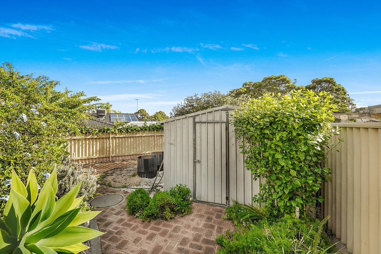 4 Georges Close, KALLAROO, WA 6025