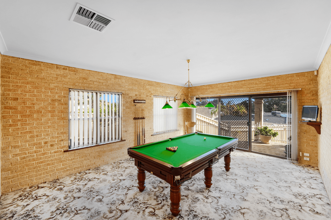 4 Georges Close, KALLAROO, WA 6025