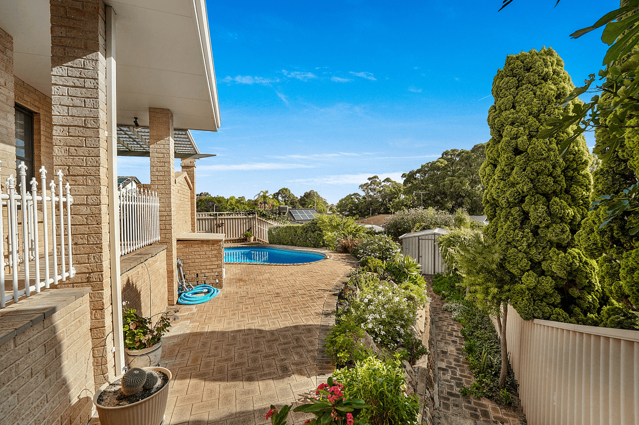 4 Georges Close, KALLAROO, WA 6025