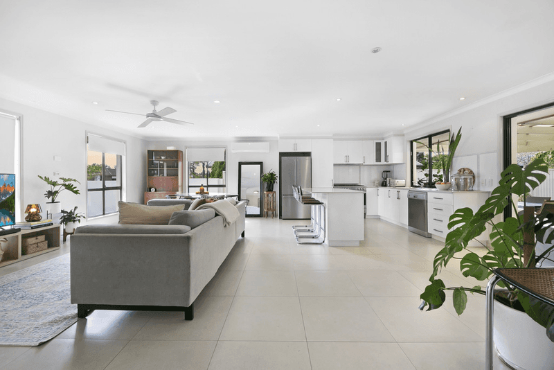 14 Shearwater Street, BURLEIGH WATERS, QLD 4220