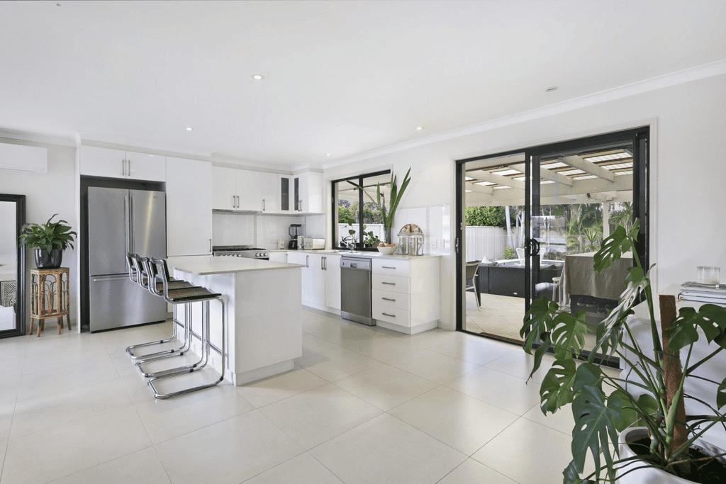 14 Shearwater Street, BURLEIGH WATERS, QLD 4220