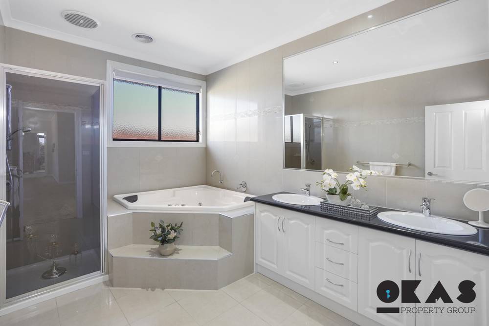 36 Brookglen Boulevard, CAIRNLEA, VIC 3023