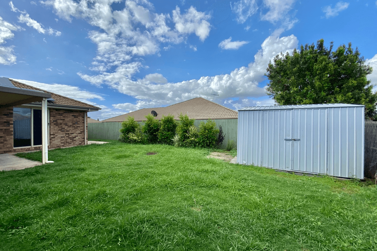 24 Brittany Crescent, Raceview, QLD 4305