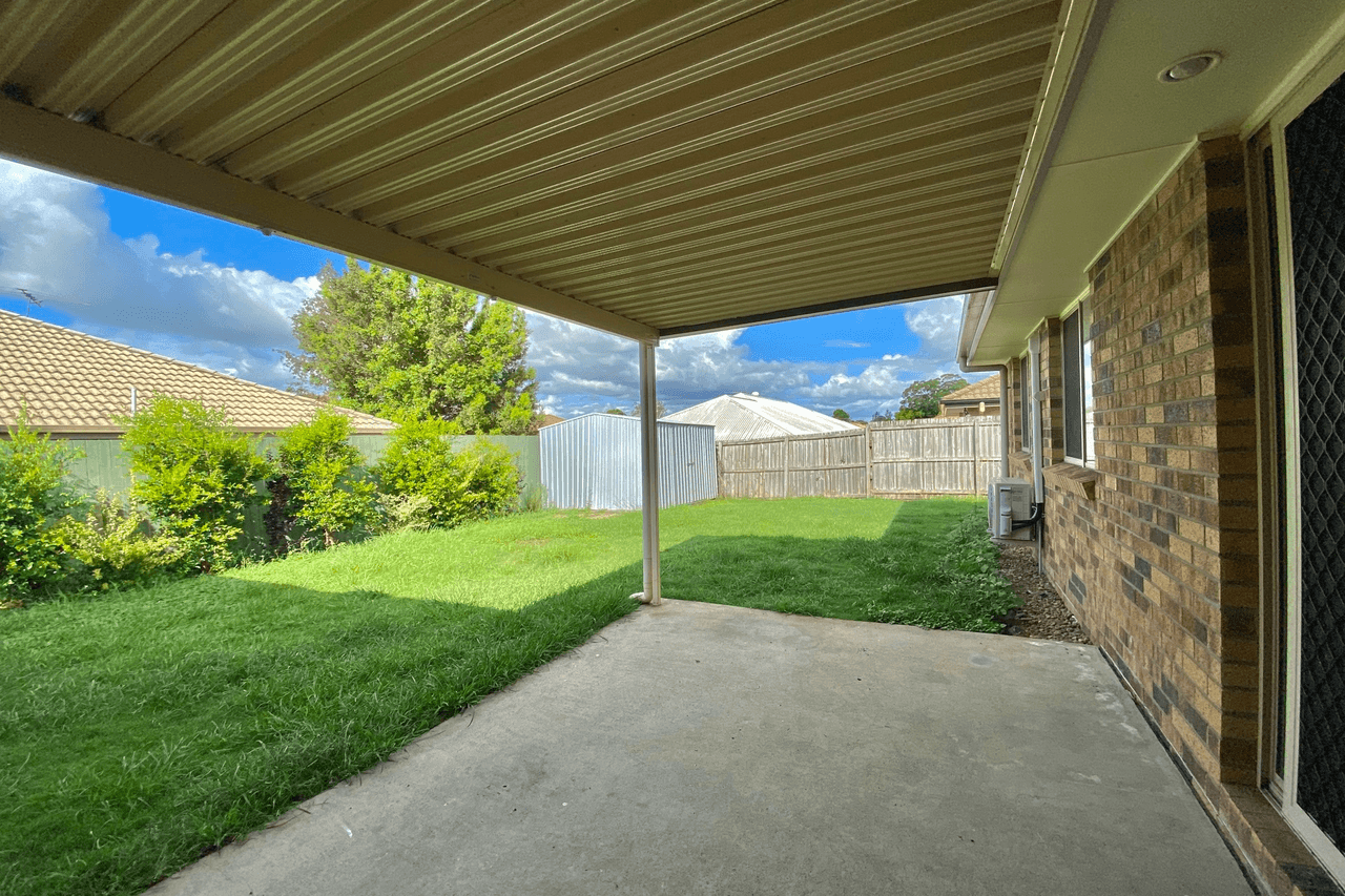 24 Brittany Crescent, Raceview, QLD 4305