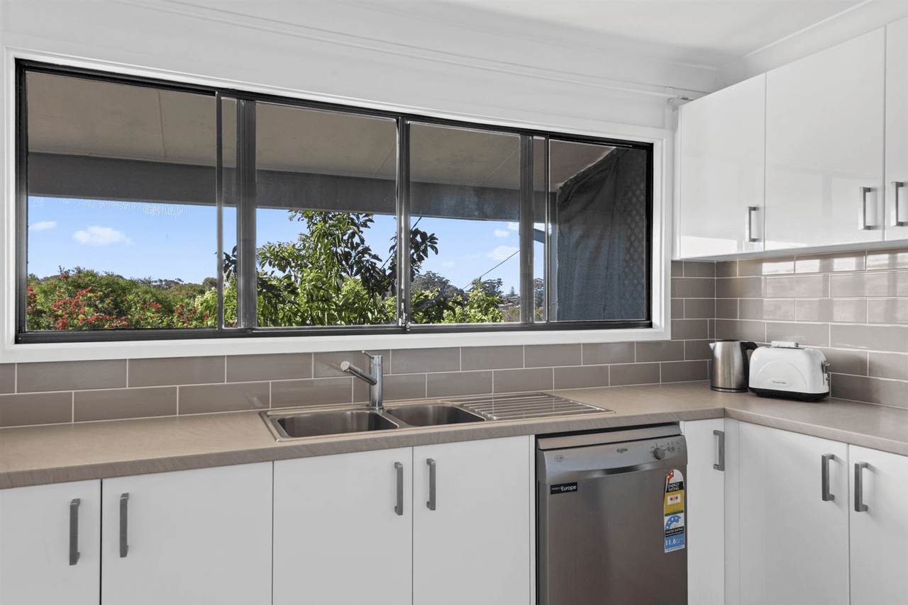 43 Treetops Crescent, Mollymook Beach, NSW 2539