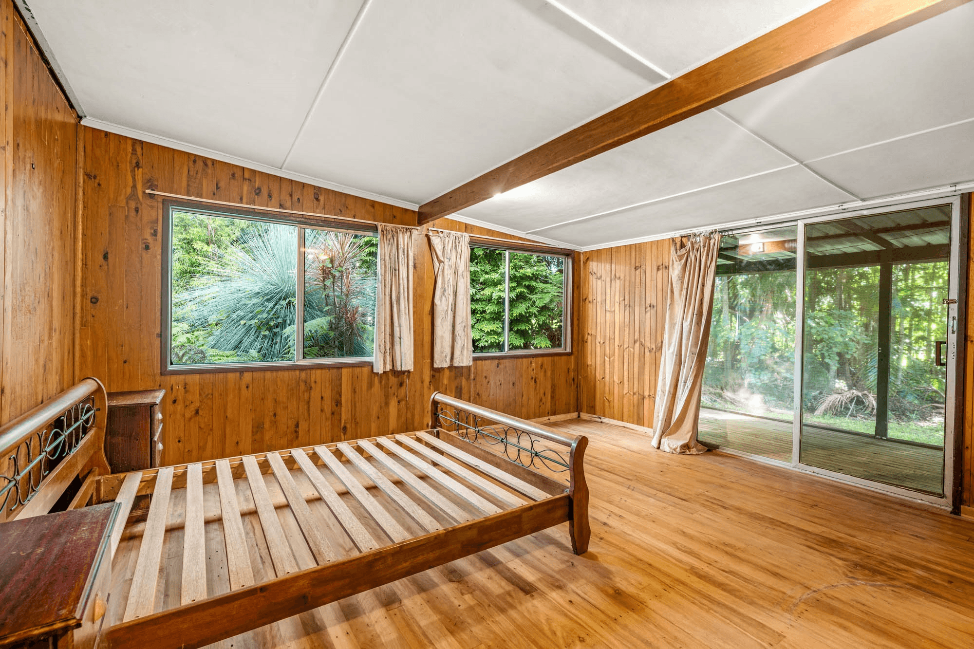 1 Mark Road, RUSSELL ISLAND, QLD 4184