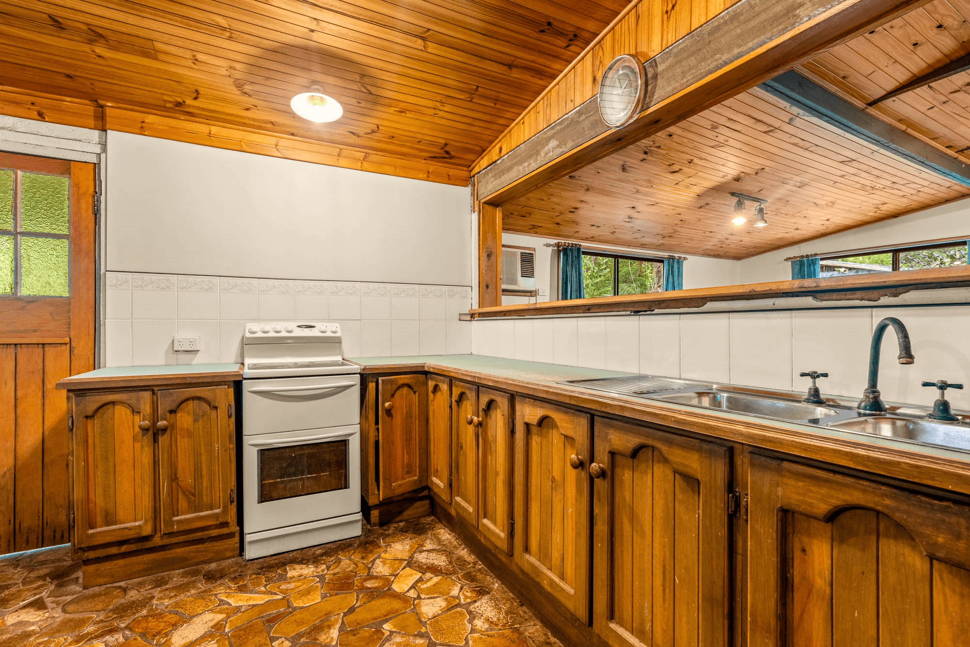 1 Mark Road, RUSSELL ISLAND, QLD 4184