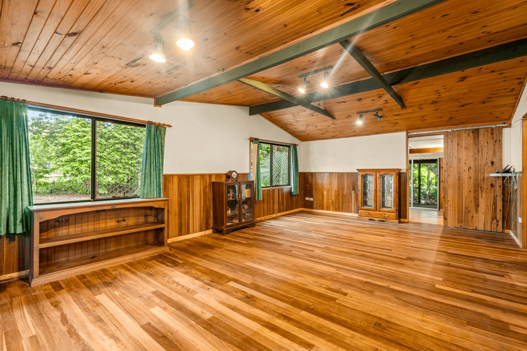 1 Mark Road, RUSSELL ISLAND, QLD 4184