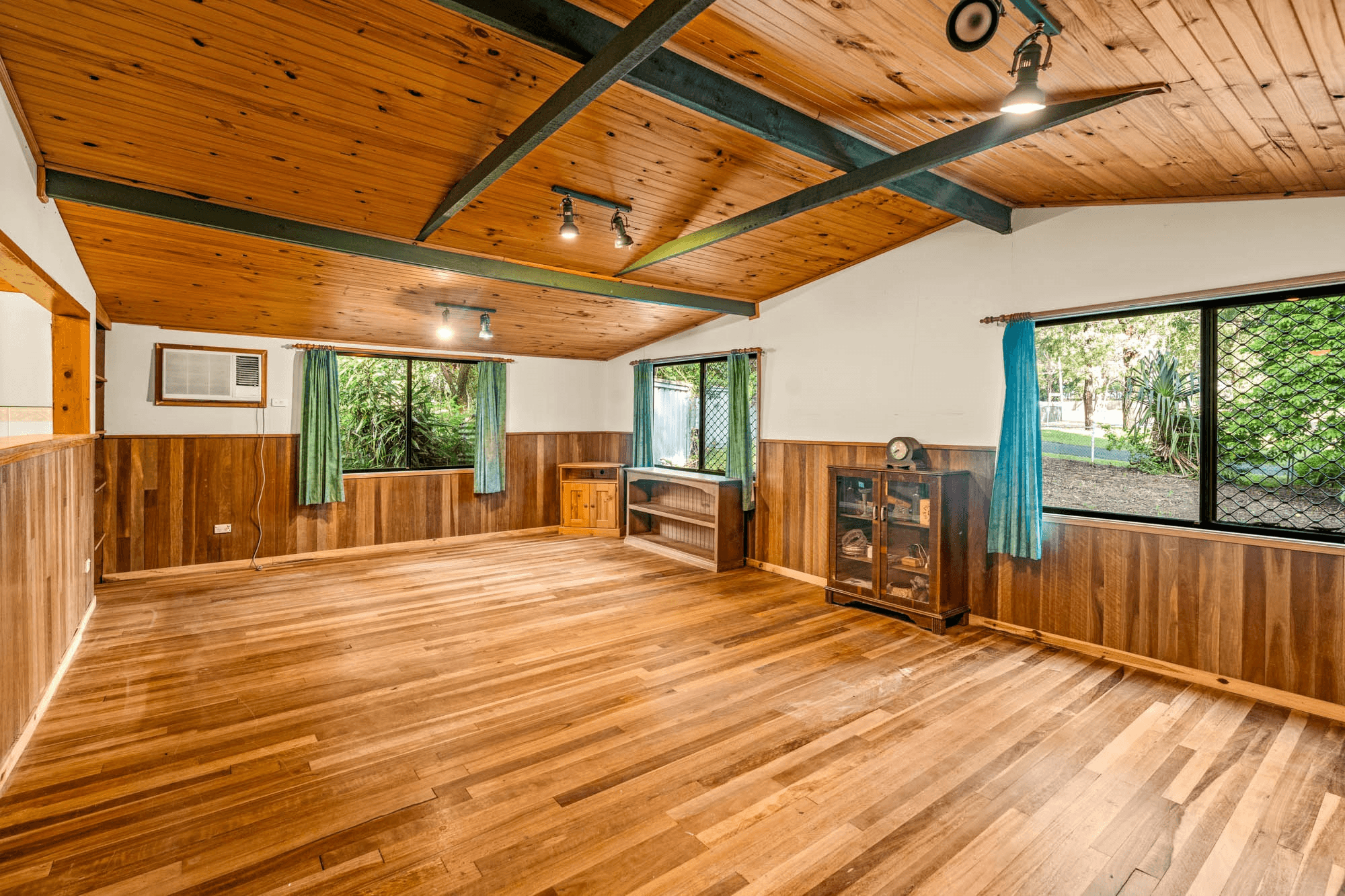 1 Mark Road, RUSSELL ISLAND, QLD 4184