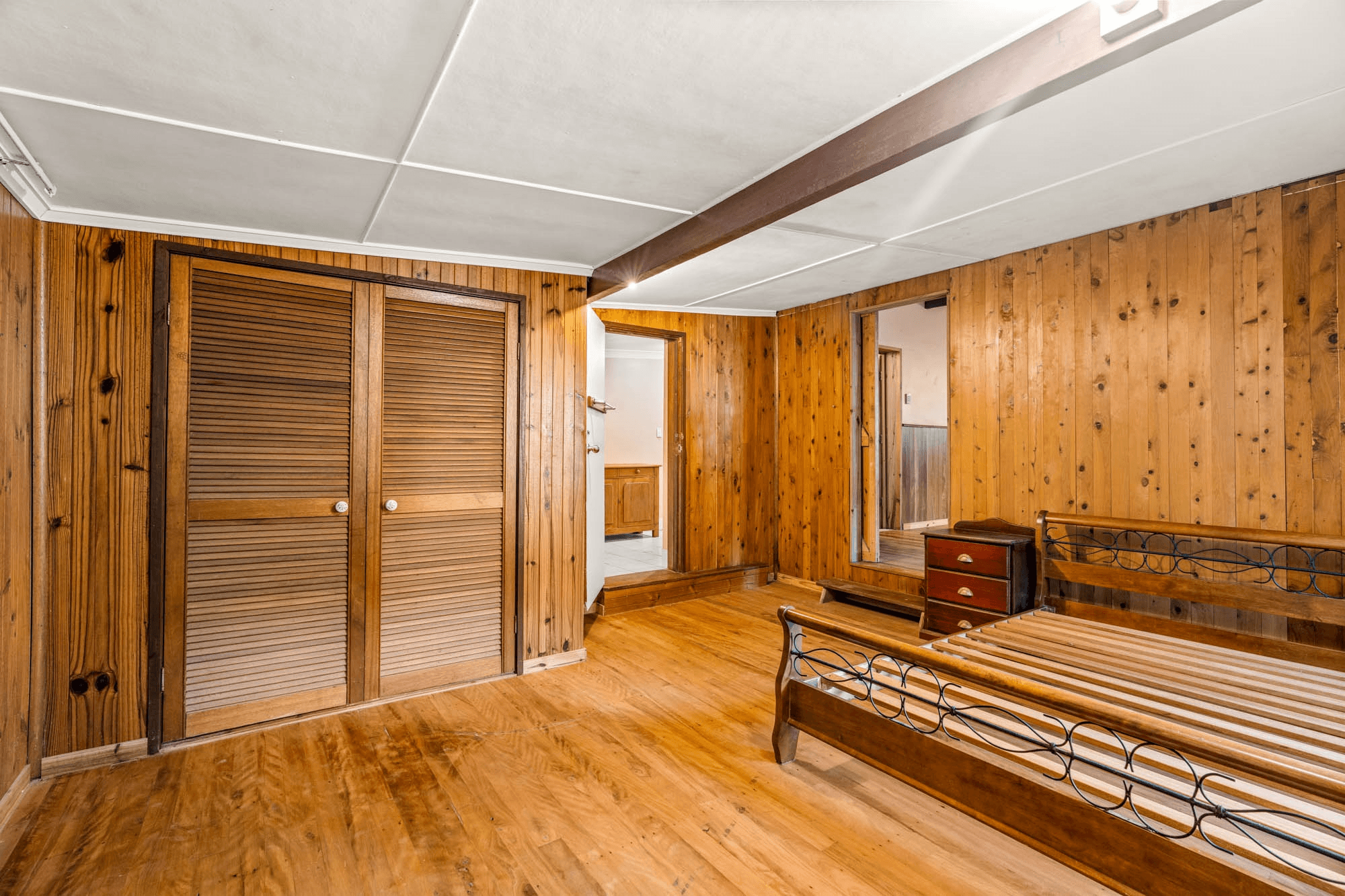 1 Mark Road, RUSSELL ISLAND, QLD 4184