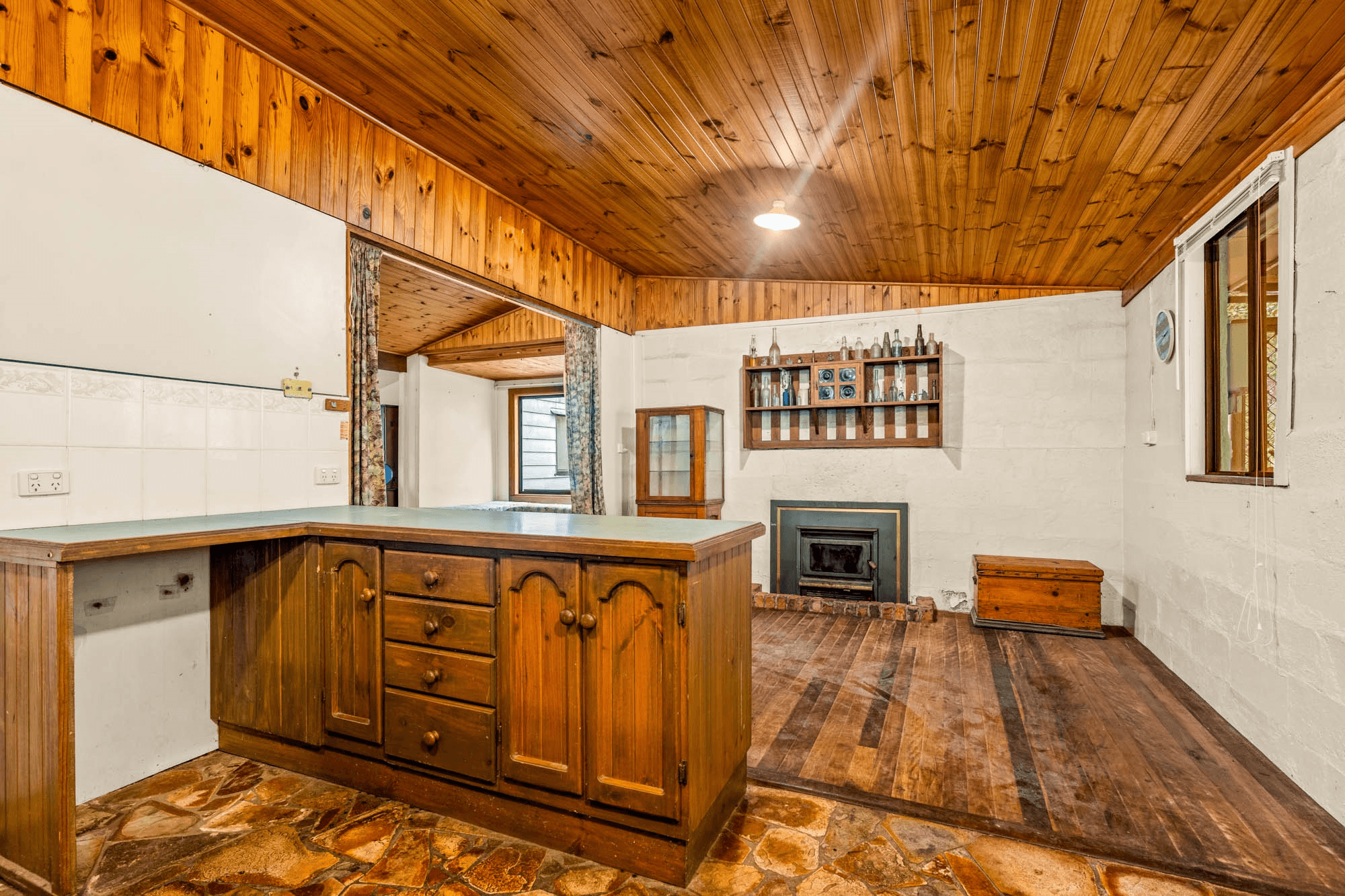 1 Mark Road, RUSSELL ISLAND, QLD 4184