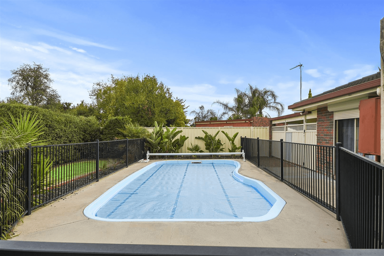 2 Flintoff Close, Horsham, VIC 3400